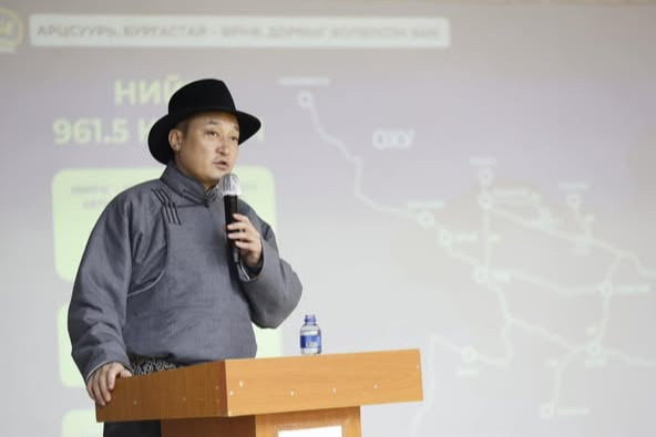 УИХ-ын дарга Д.Амарбаясгалан Увс аймгийн Өмнөговь сумын иргэдтэйгээ уулзлаа.