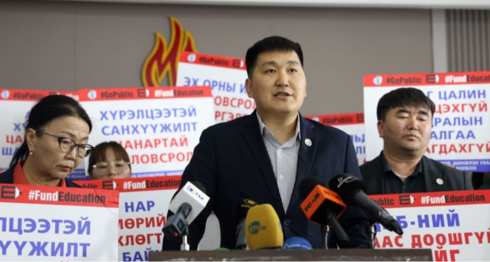 Б.Галбадрах: Өнөөдөр нэг ангид 35 хүүхэд сурах ёстой байтал 50–60 хүүхэдтэй ангиуд байна. Энэ бол өөрөө хуулийн зөрчил
