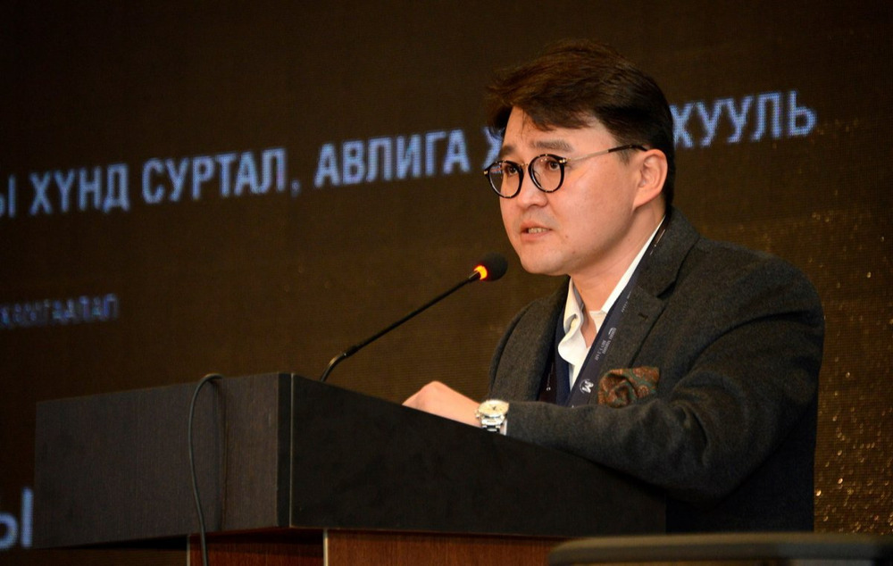 Яаж гялгар, хөрөнгөлөг карьер хийдгийг Ц.Цэрэнпунцаг гишүүний хүргэн Э.Долгионоос суралц