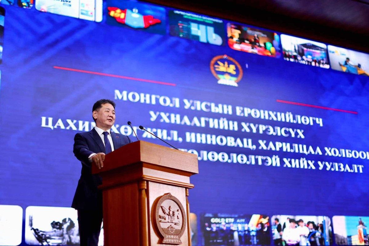 Монгол Улсын Ерөнхийлөгч Ухнаагийн Хүрэлсүх цахим хөгжил, инновац, харилцаа холбооны салбарын ажилтан, албан хаагчидтай уулзлаа