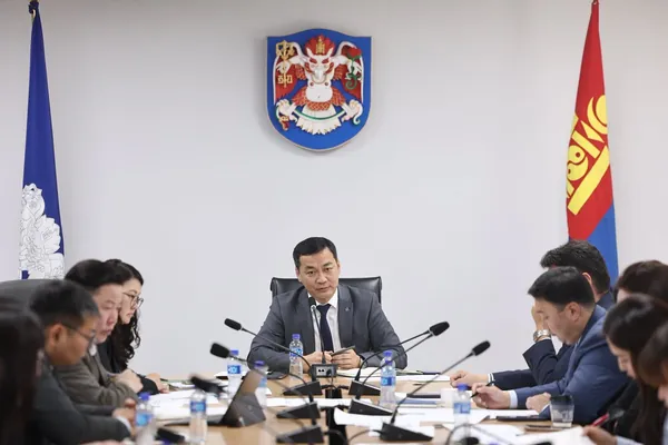 УИХ-аар “Улаанбаатар хотын 2040 он хүртэлх хөгжлийн ерөнхий төлөвлөгөө” батлагдах хүртэл нийслэлийн иргэнд шинээр газар олгохыг түр зогсоожээ