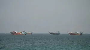 Иран улс Ормузын хоолойд хөлөг онгоц руу халдаж, НҮБ-ын аврах ажиллагааг зогсооход хүргэв