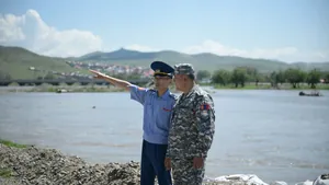 Нийслэлийн Засаг дарга бөгөөд Улаанбаатар хотын Захирагч Б.Пүрэвдагва ХУД-ийн 12,13, 14-р хорооны үер, усны эрсдэлтэй цэгүүдэд ажиллалаа
