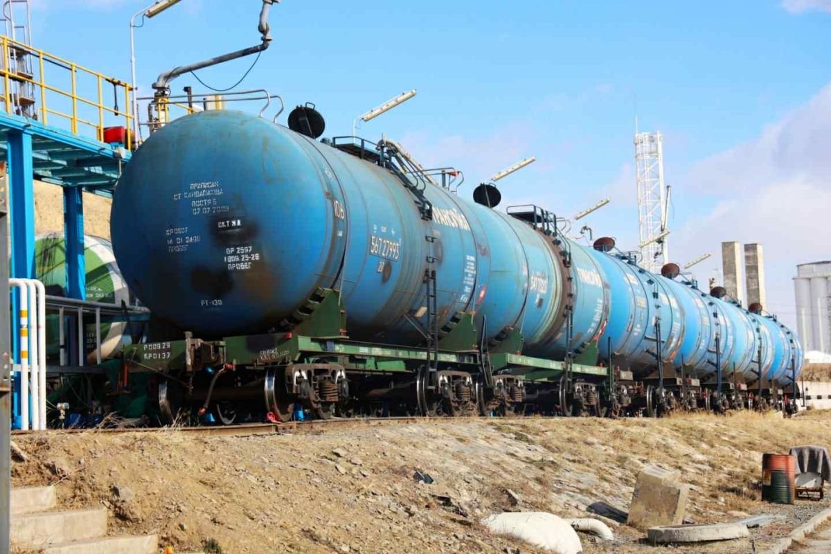 Энэ оны наймдугаар сарын 1-12-ны хооронд Монгол Улс 17,040 тонн АИ92 бензин импортоллоо