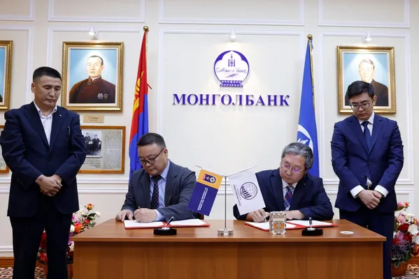 МОНГОЛБАНКНЫ ДЭРГЭДЭХ СУРГАЛТ, СУДАЛГААНЫ ХҮРЭЭЛЭН ИХ СУРГУУЛИУДТАЙ ХАМТЫН АЖИЛЛАГААНЫ САНАМЖ БИЧИГ БАЙГУУЛЛАА