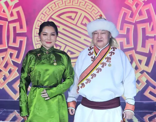Дуулиант салалт: Т.Баясгалангийн “Сама” хотхон, “Монгол эв нэгдэл” төслийн ашигт С.Жавхлан зүгээр “панчаан” болов уу?