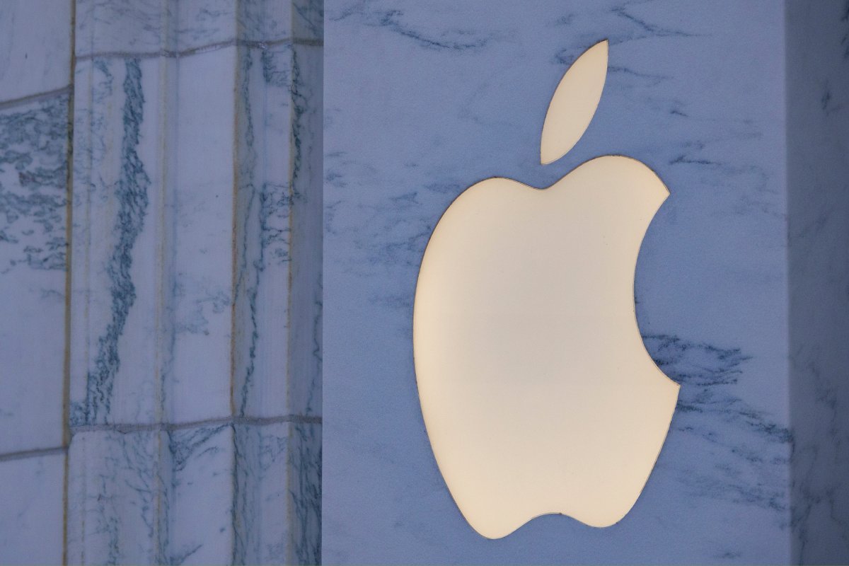 Apple компани шинэ удирдлага дор iPhone 18 болон хиймэл оюун ухаанаа танилцуулна