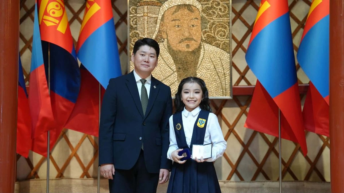 Т.Үжингүнж "Алтан Эрдэнэ" хүндэт цол, тэмдгээр шагнууллаа