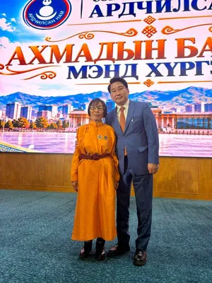 П.Галиндэв ардчилсан хувьсгалын анхдагчдын нэг ээжээрээ гангарав