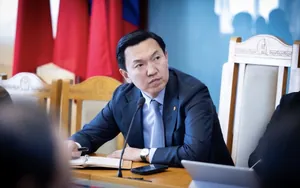 “Онтрэ” ТЕГ руу ₮24.3 тэрбумыг шилжүүлснээс НАЙМ хоногийн дараа Н.Учрал “Рио Тинто”-той гар барьжээ