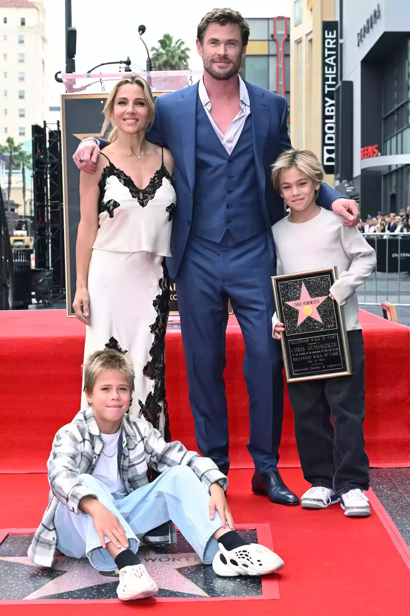 content 738 chris hemsworth fami